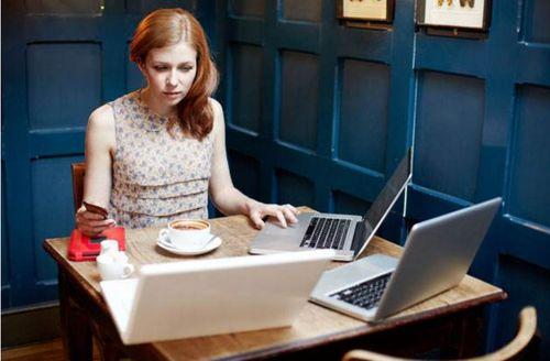 办公室白领遭遇职场潜规则 吃瓜视频每日大赛,办公室白领“吃瓜”视频大赛背后的真相